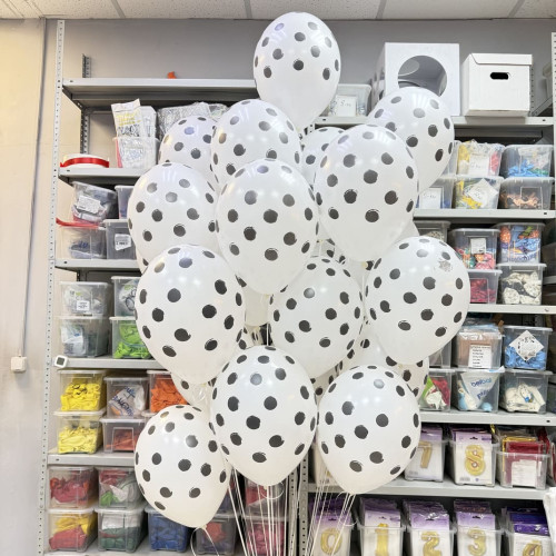 Шарики белого цвета в черный горошек-2