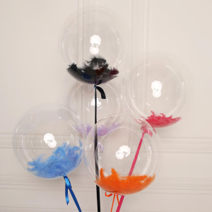 Воздушный шар баблс с перьями внутри (цвет перьев на выбор)